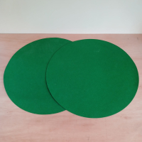 2 groene vilten cirkels